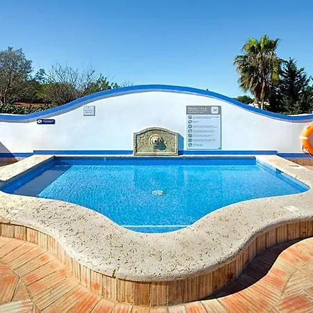 Villa Sleeps 6 Pool Air Con Wifi