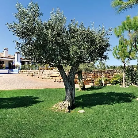Villa Sleeps 6 Pool Air Con Wifi