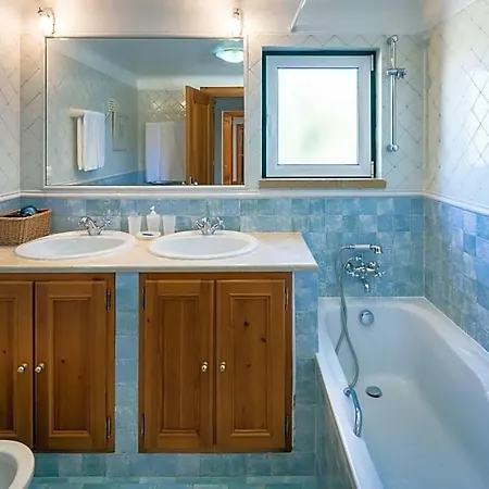 Villa Sleeps 6 Pool Air Con Wifi *