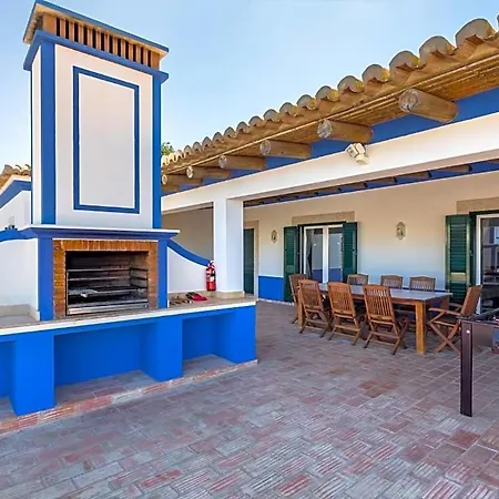 Villa Sleeps 6 Pool Air Con Wifi